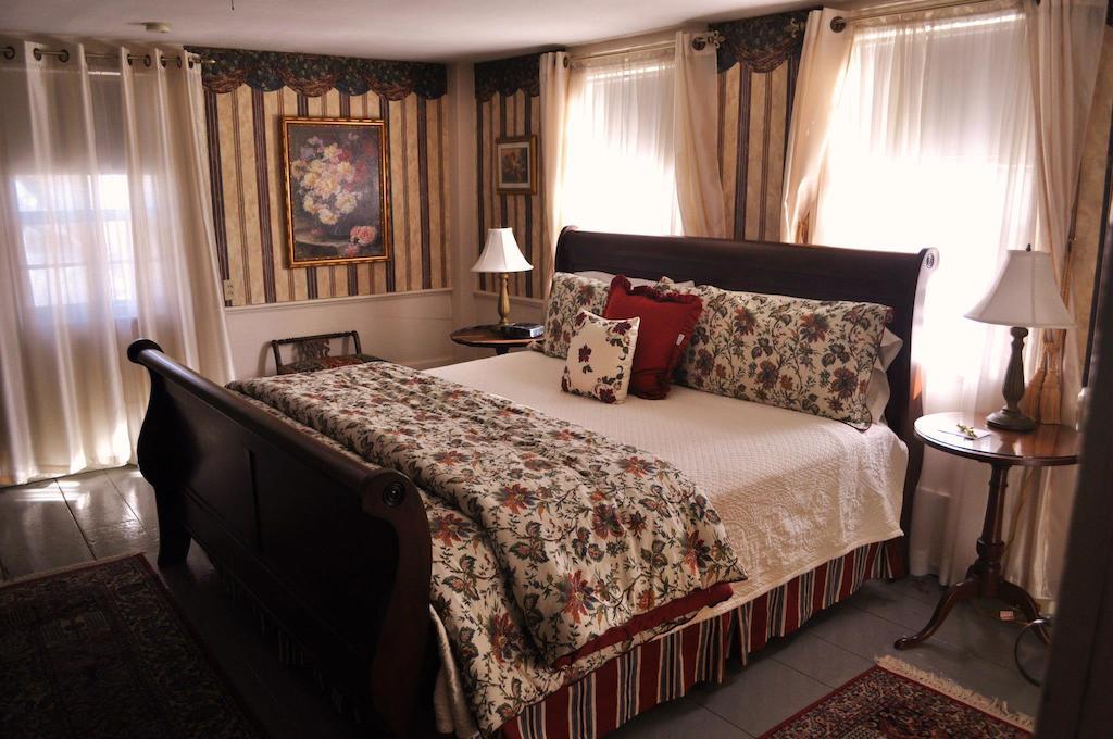 Colby Hill Inn Henniker الغرفة الصورة